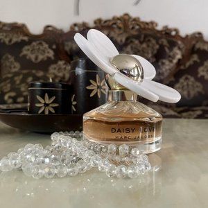 Marc Jacobs Fragrances Daisy Love Eau de Toilette 1.7 OZ
